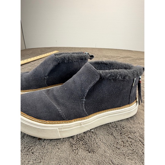 TOMS Womens Grey Suede Faux Fur Lined Slip On Mid Top Sneaker Boots Size 6.5 - Picture 3 of 7